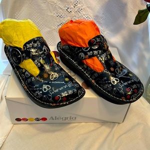 ALEGRIA WOMAN CLASSIC PEACE AND LOVE BLACK SHOES SIZE 37 EUR/ 6.5-7 US BOHO